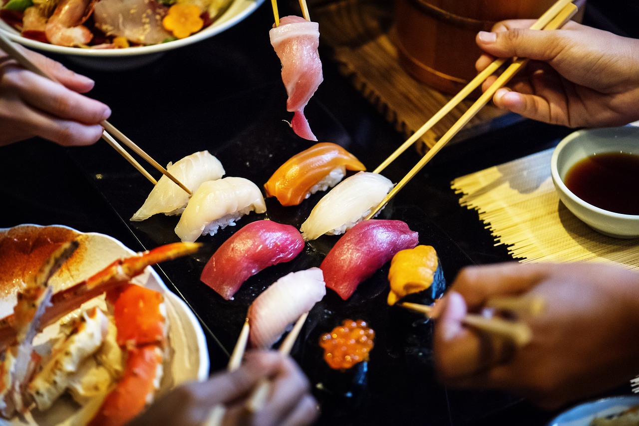 日本陷入寿司危机，传统美食的挑战与变革